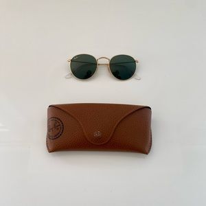 RayBans Authentic round, polished gold and green lens. Small lens size 50-21.